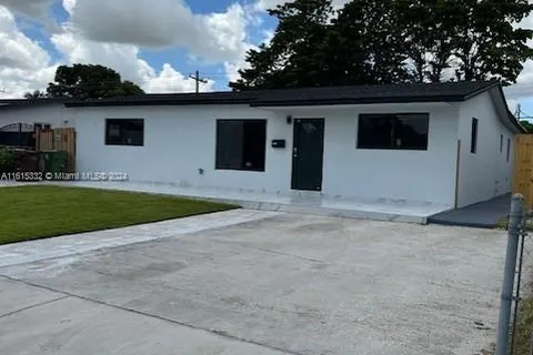 1260 W 32nd St, Hialeah FL 33012