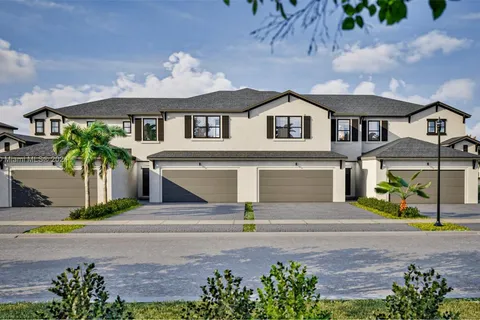 5001 Peacock Way, Dania Beach FL 33312