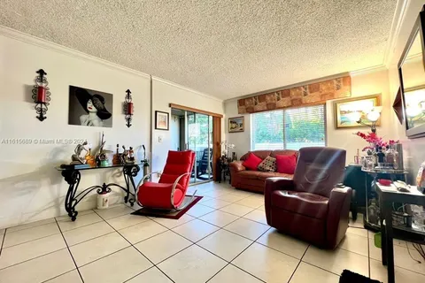 18810 NW 57th Ave # 102, Hialeah FL 33015