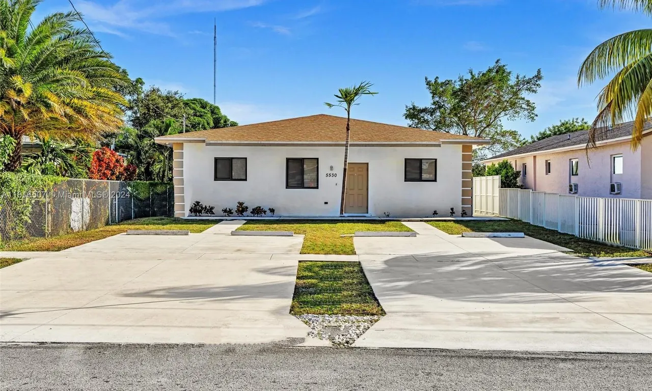 5530 SW 21st St, West Park FL 33023