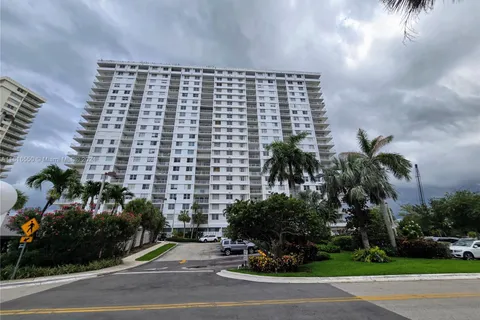 500 Bayview Dr # 732, Sunny Isles Beach FL 33160