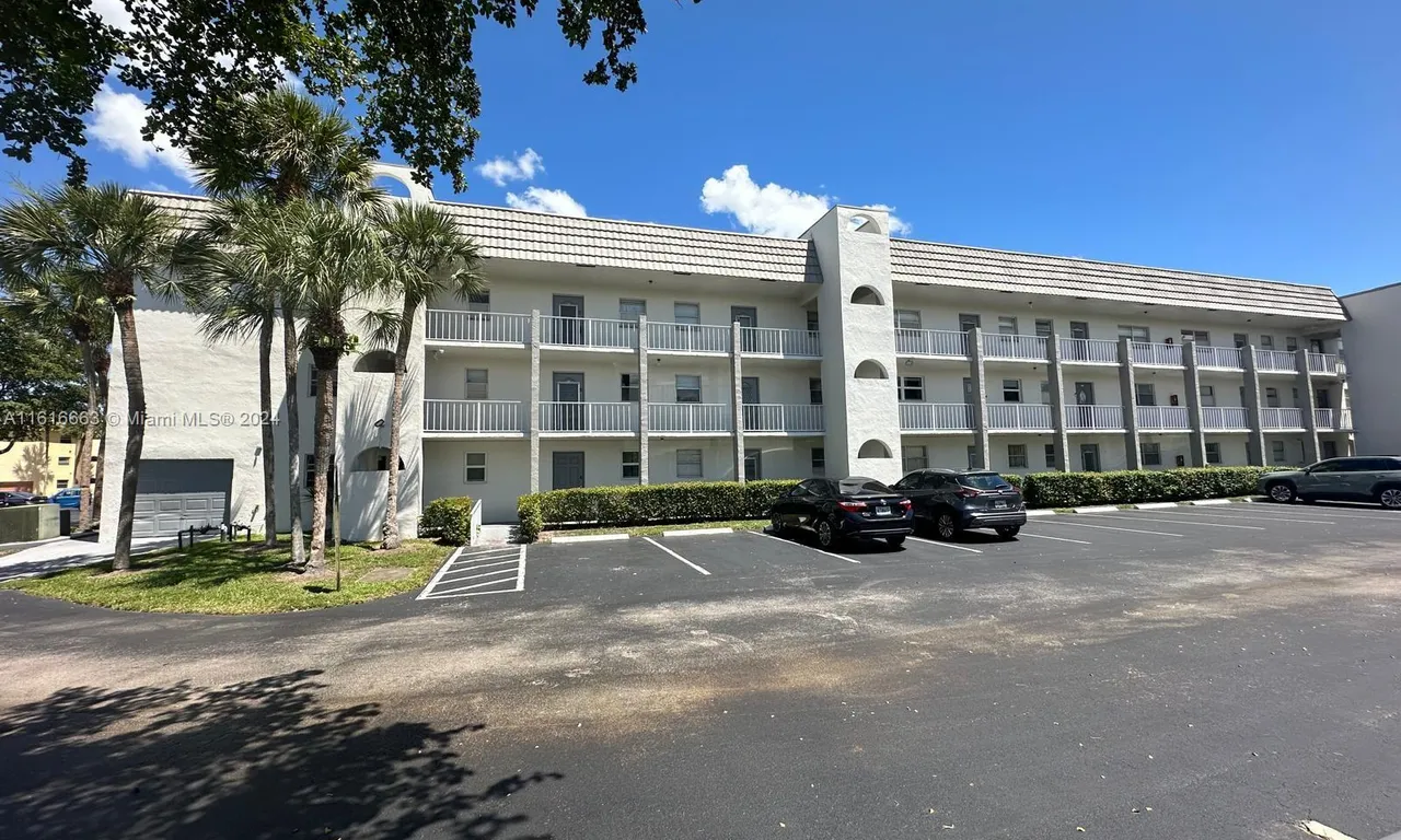 8450 Sunrise Lakes Blvd # 107, Sunrise FL 33322