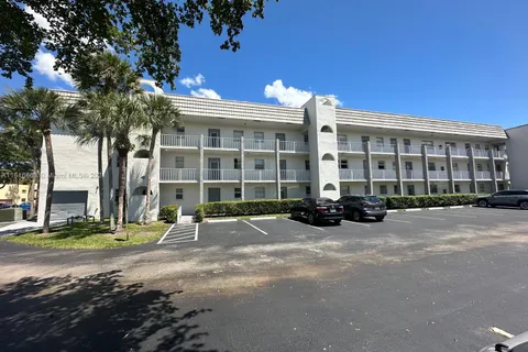 8450 Sunrise Lakes Blvd # 107, Sunrise FL 33322