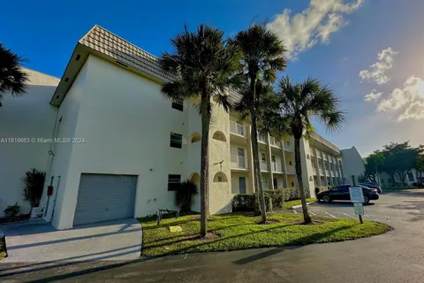 8450 Sunrise Lakes Blvd # 107, Sunrise FL 33322