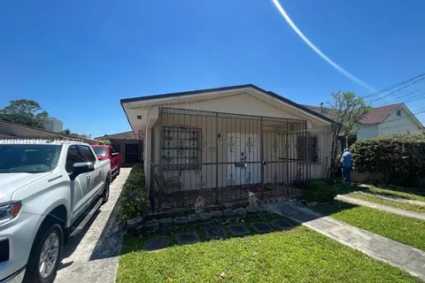 2752 SW 3rd St, Miami FL 33135