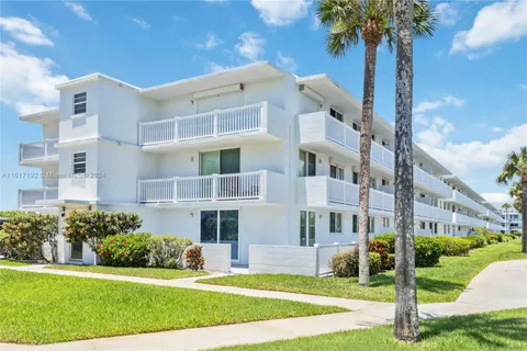 3190 N Atlantic Ave # 210, Cocoa Beach FL 32931