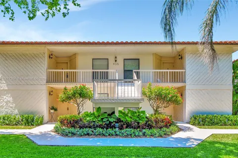 935 Sweetwater Ln # 204, Boca Raton FL 33431