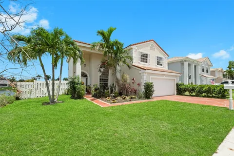 600 Lakeshore Ter, Davie FL 33325