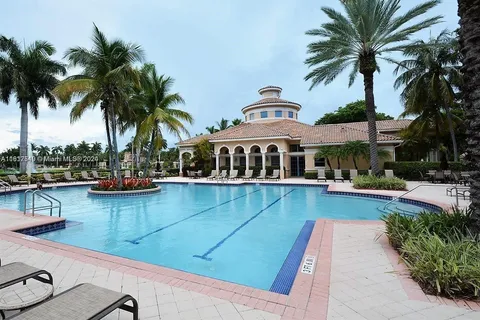 957 N Harbor View North w/DOCK, Hollywood FL 33019