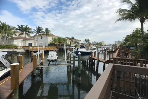 957 N Harbor View North w/DOCK, Hollywood FL 33019