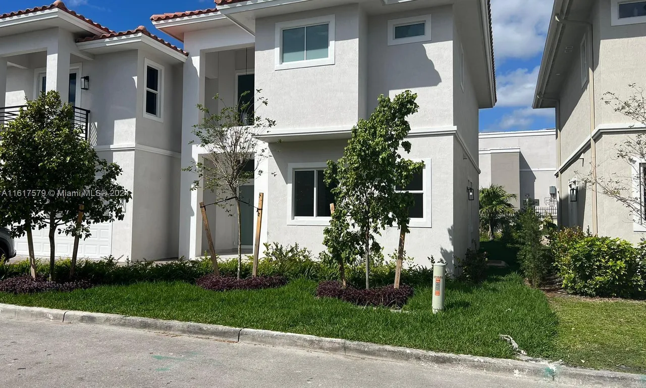 3537 Forest View Cir, Dania Beach FL 33312