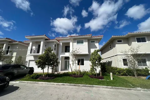 3537 Forest View Cir, Dania Beach FL 33312