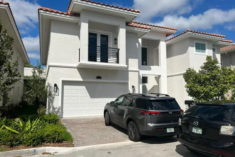 3537 Forest View Cir, Dania Beach FL 33312