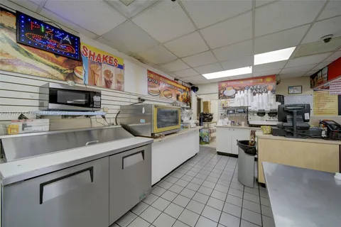 Cuban Pizza Chain with 5 Locations For Sale in Miami!!, Miami FL 33144