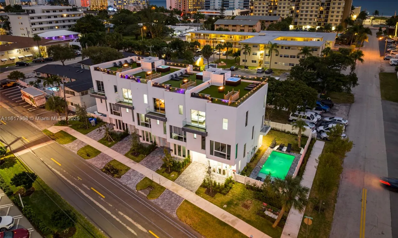 1006 N Riverside Dr, Pompano Beach FL 33062