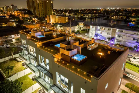 1004 N Riverside Dr, Pompano Beach FL 33062