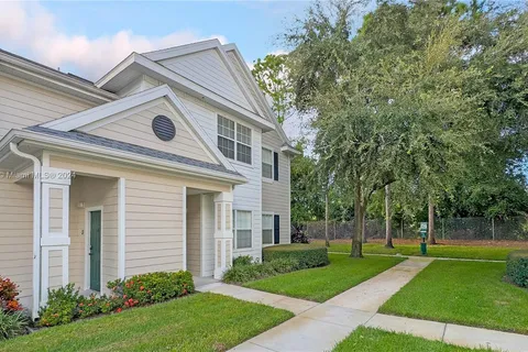 200 SOUTHERN PECAN CIR # 105, Winter Garden FL 34787