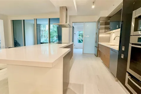 749 Crandon Blvd # 212, Key Biscayne FL 33149