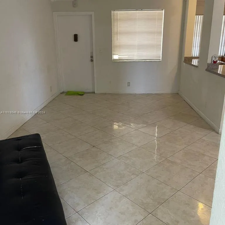 1100 NE 1st Ct # 106, Hallandale Beach FL 33009