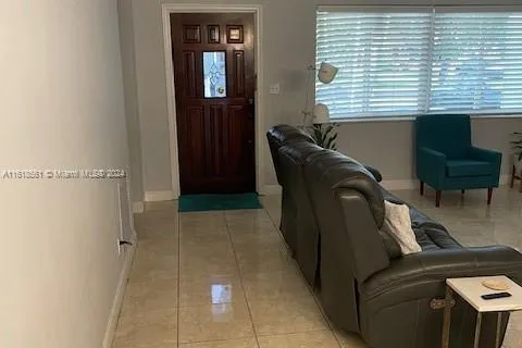 628 SW 2nd Ct, Hallandale Beach FL 33009