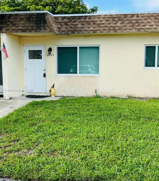 3649 SW Natura Ave # B, Deerfield Beach FL 33441