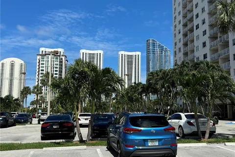 400 Kings Point Dr # 309, Sunny Isles Beach FL 33160