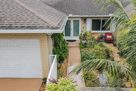 10982 S Greentrail Dr S, Boynton Beach FL 33436