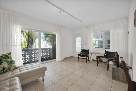 350 Collins Ave # 212, Miami Beach FL 33139