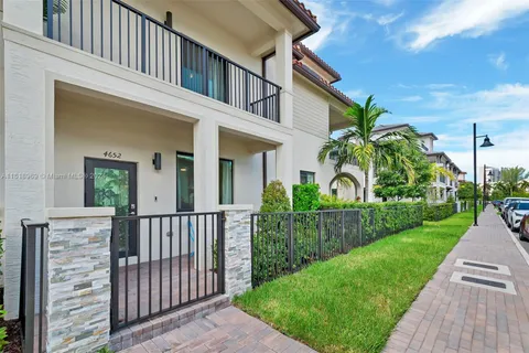 4652 NW 83rd Ave, Doral FL 33166