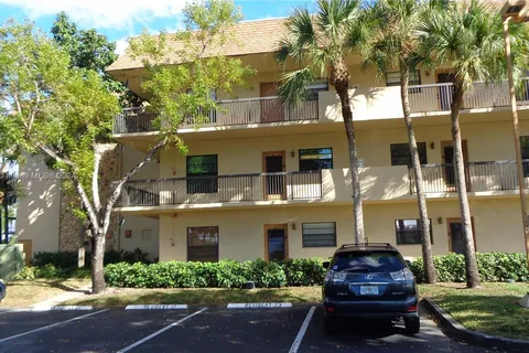 6085 N Sabal Palm Blvd # 204, Tamarac FL 33319