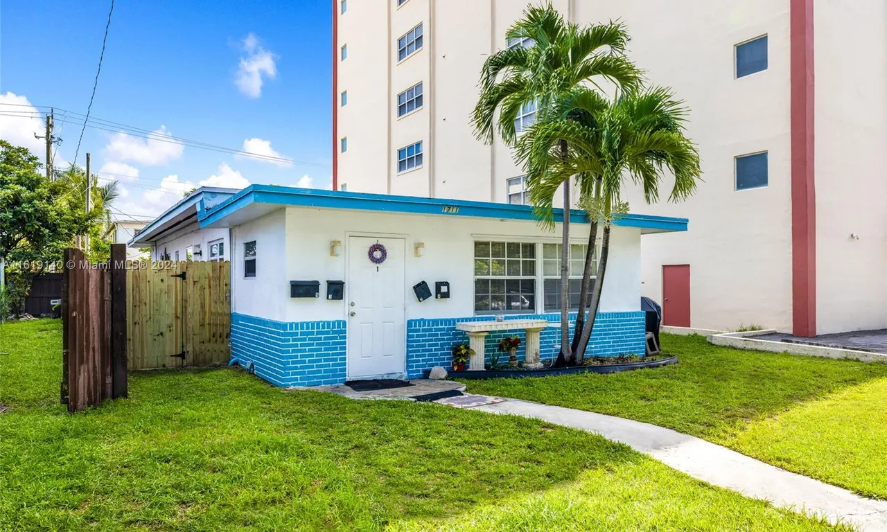 1711 Buchanan St, Hollywood FL 33020