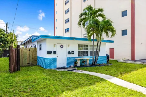 1711 Buchanan St, Hollywood FL 33020