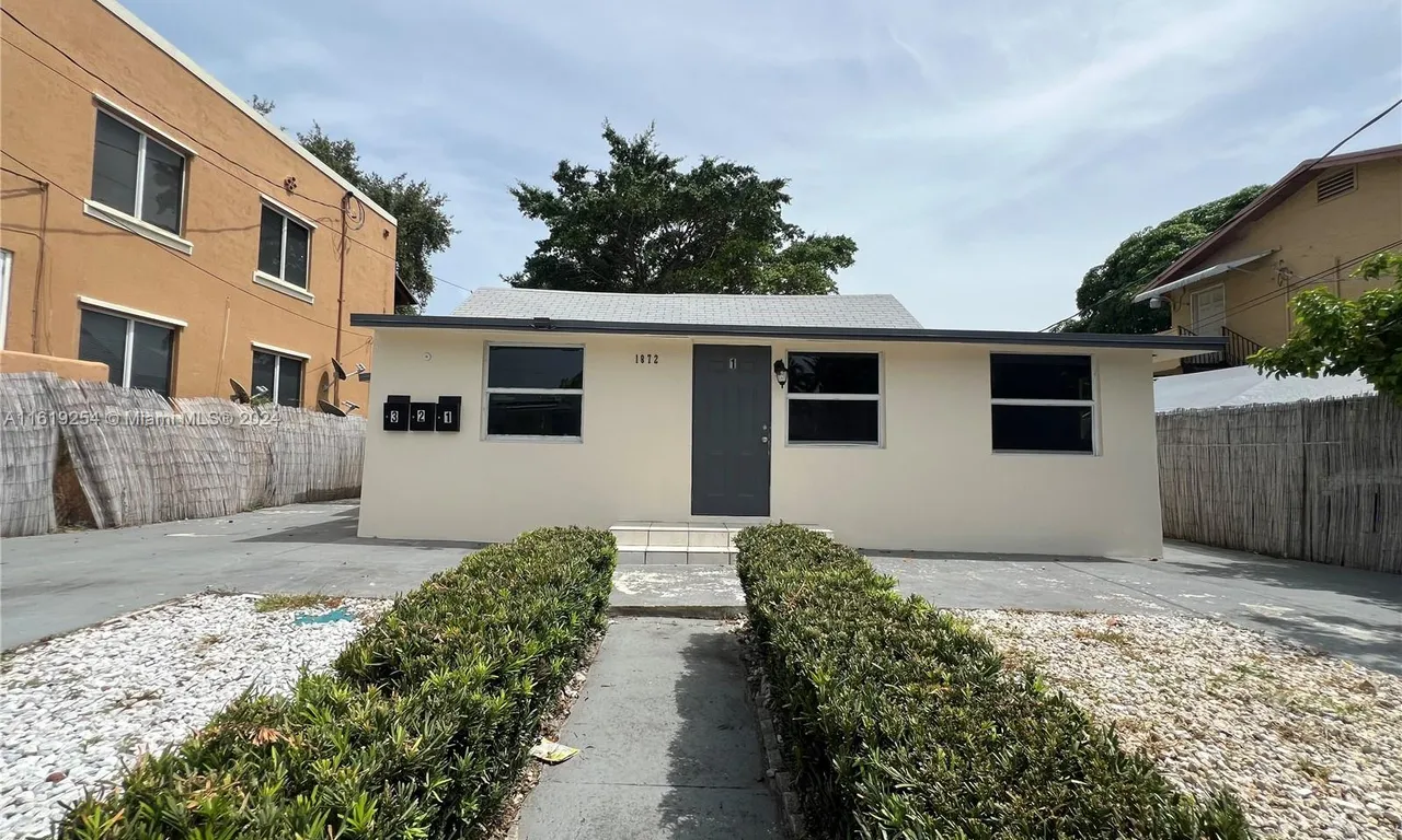 1872 NW 1st St, Miami FL 33125