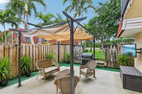 768 NW 99th Cir # 768, Plantation FL 33324