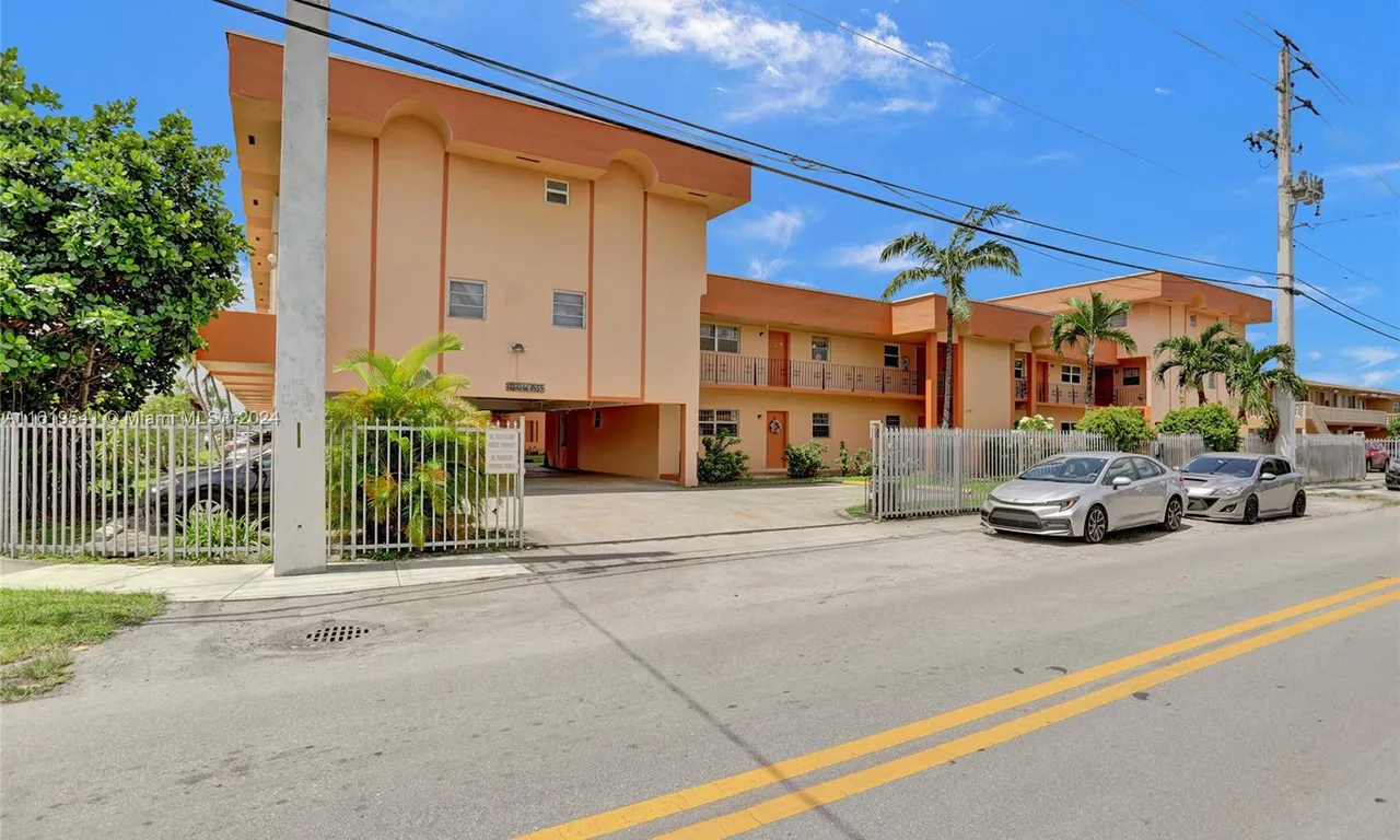 1100 W 35th St # 29, Hialeah FL 33012