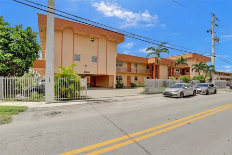 1100 W 35th St # 29, Hialeah FL 33012