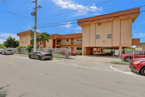 1100 W 35th St # 29, Hialeah FL 33012