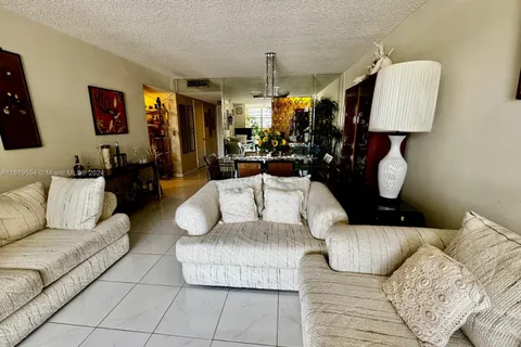 400 Leslie Dr # 326, Hallandale Beach FL 33009