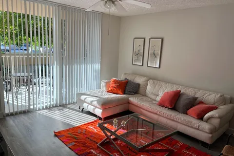 19901 E Country Club Dr # 2207, Aventura FL 33180