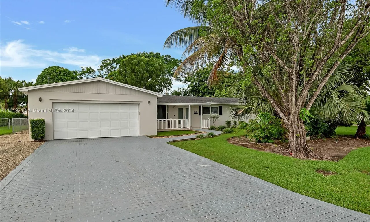 8890 SW 155th Ter, Palmetto Bay FL 33157