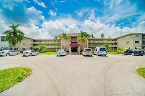 1000 Hillcrest Ct # 206, Hollywood FL 33021