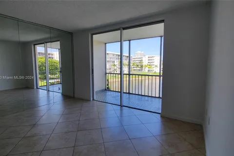 2851 Leonard Dr # 305, Aventura FL 33160