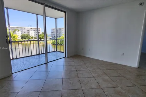 2851 Leonard Dr # 305, Aventura FL 33160