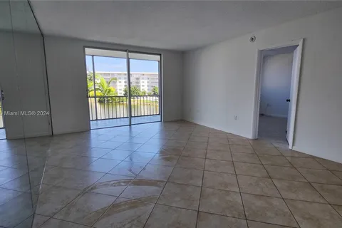 2851 Leonard Dr # 305, Aventura FL 33160