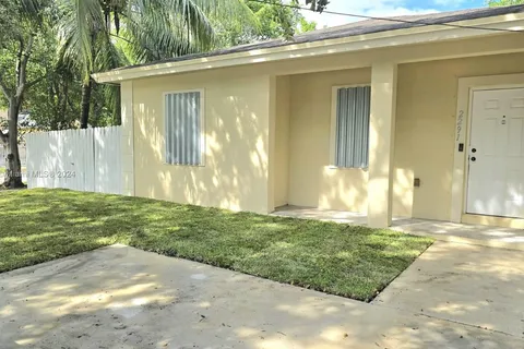 2291 NW 87th St, Miami FL 33147