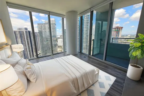 888 Biscayne Blvd # 2701, Miami FL 33132