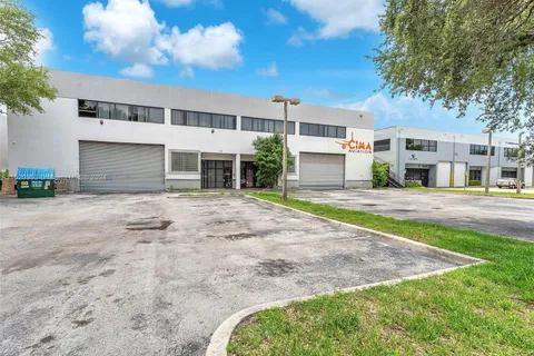 2250 NW 102nd Pl, Doral FL 33172