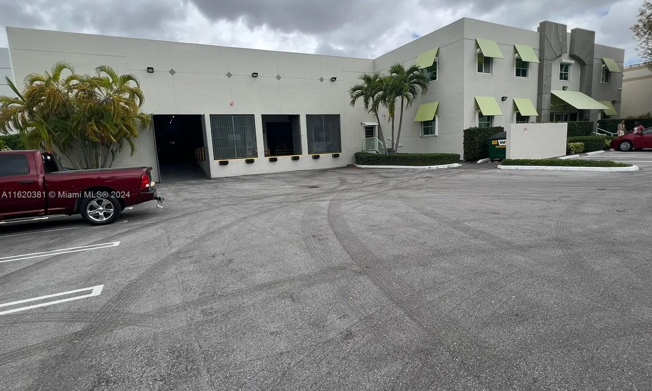 8299 NW 30th Ter, Doral FL 33122