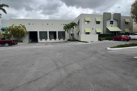 8299 NW 30th Ter, Doral FL 33122