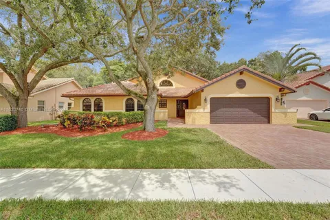 1910 E Oak Knoll Cir, Davie FL 33324